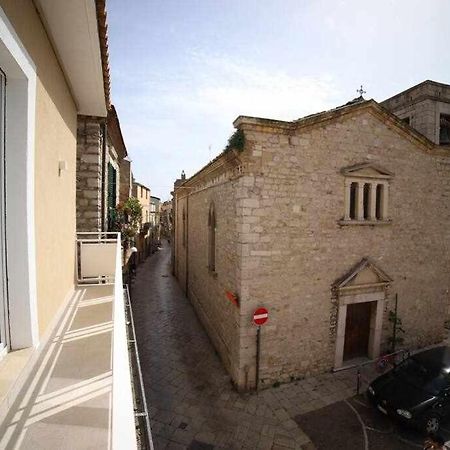 Le Dimore Degli Artisti Vico Mercatello Веноза Экстерьер фото